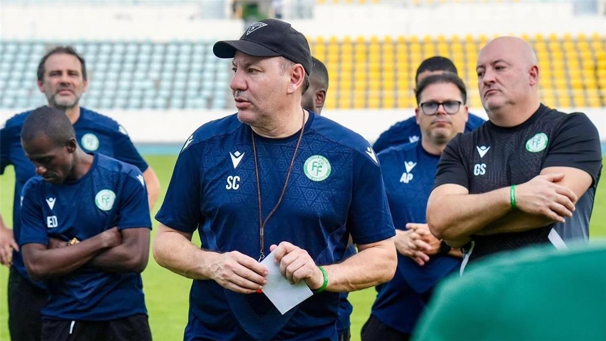 ستيفانو كوزين لـ بطولات عن قرار كاف: لا يمكن تغيير البطل بعد شهرين