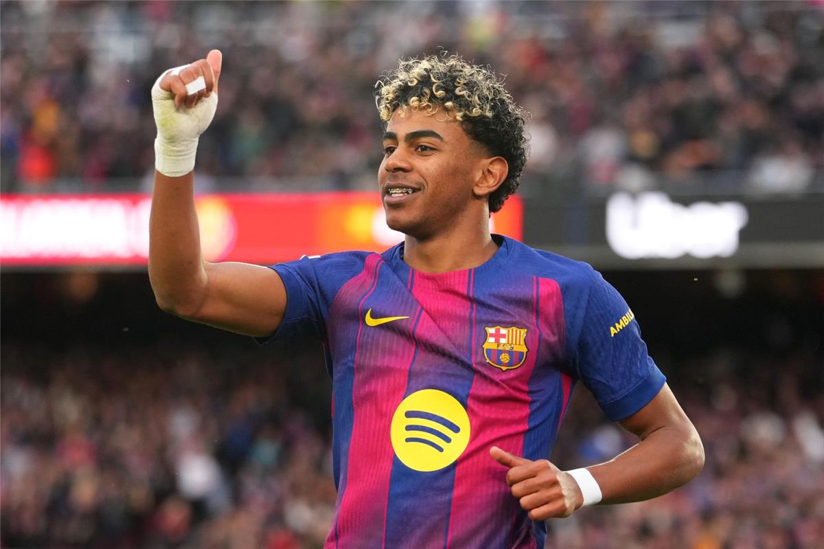 لامين يامال يحفز جمهور برشلونة قبل مباراة نيوكاسل في دوري أبطال أوروبا