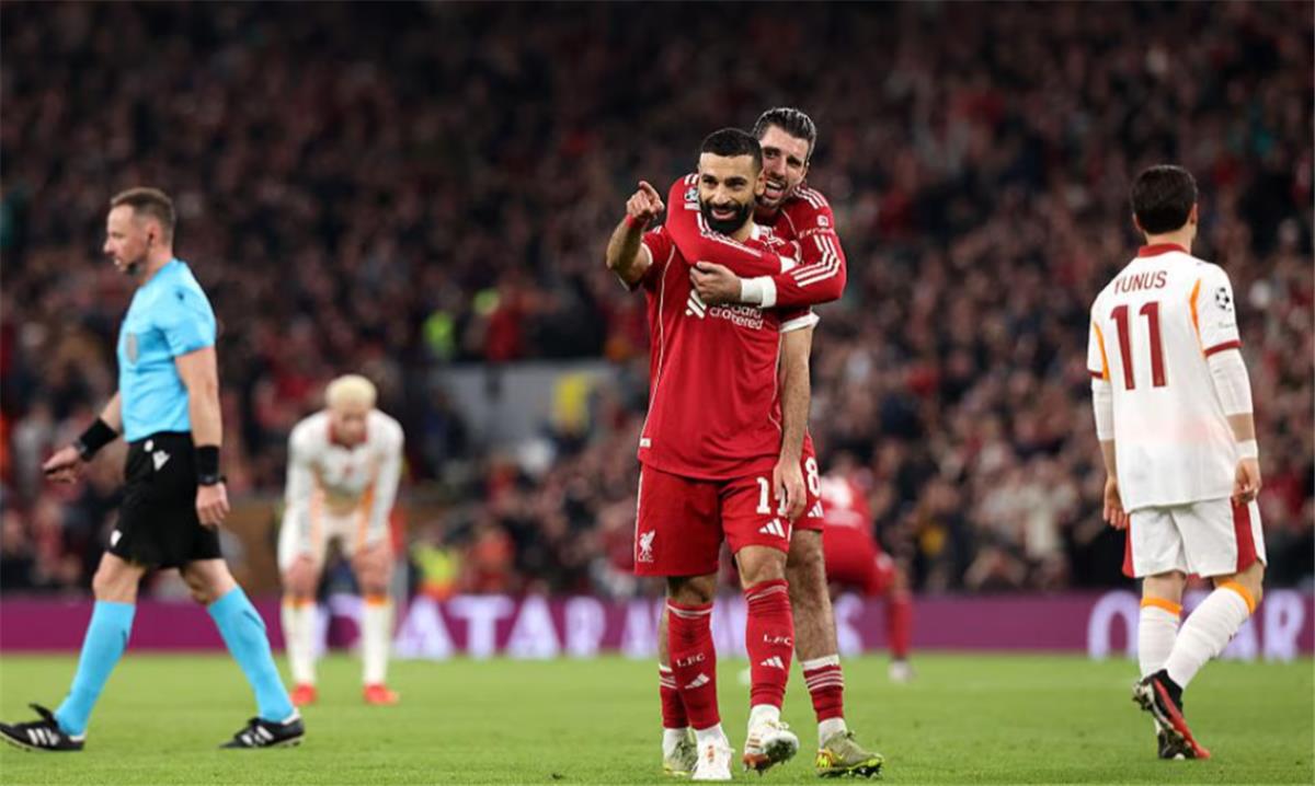 محمد صلاح يطلب مغادرة مباراة ليفربول وجالطة سراي.. ويتوجه لغرفة الملابس