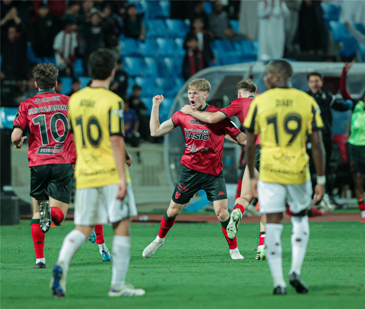 الخلود يهزم الاتحاد ويخطف تأهلًا تاريخيًا إلى نهائي كأس خادم الحرمين الشريفين
