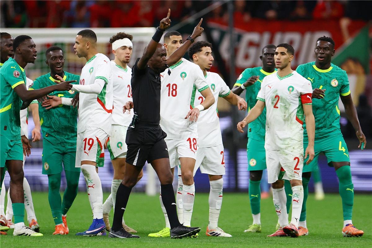 قائمة منتخب المغرب لمعسكر مارس.. موقف بلعمري والشيبي