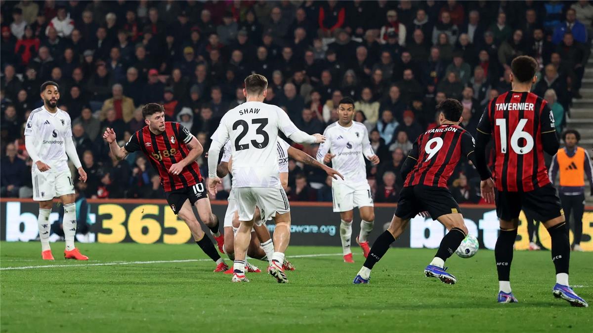 فيديو | مباراة متقلبة.. مانشستر يونايتد يسقط في فخ تعادل مخيب مع بورنموث بـ الدوري الإنجليزي