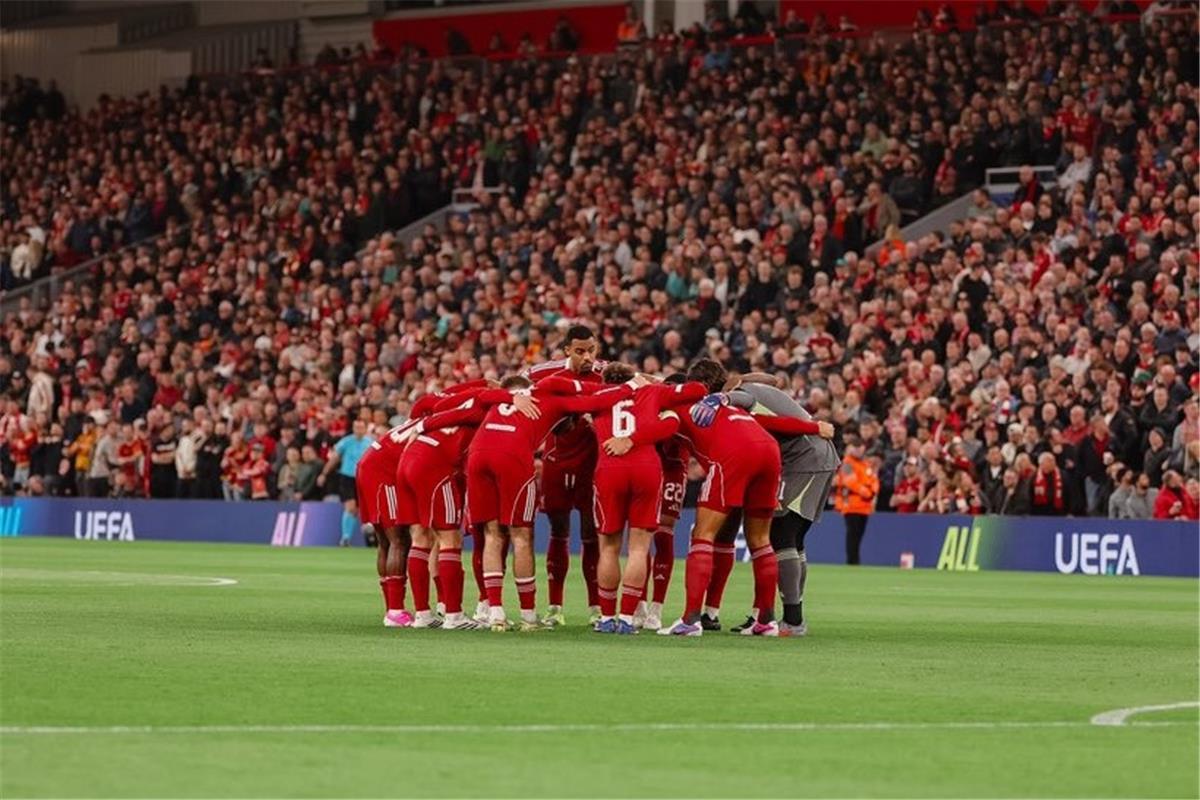 سبب تأجيل انطلاق مباراة ليفربول وبرايتون في الدوري الإنجليزي