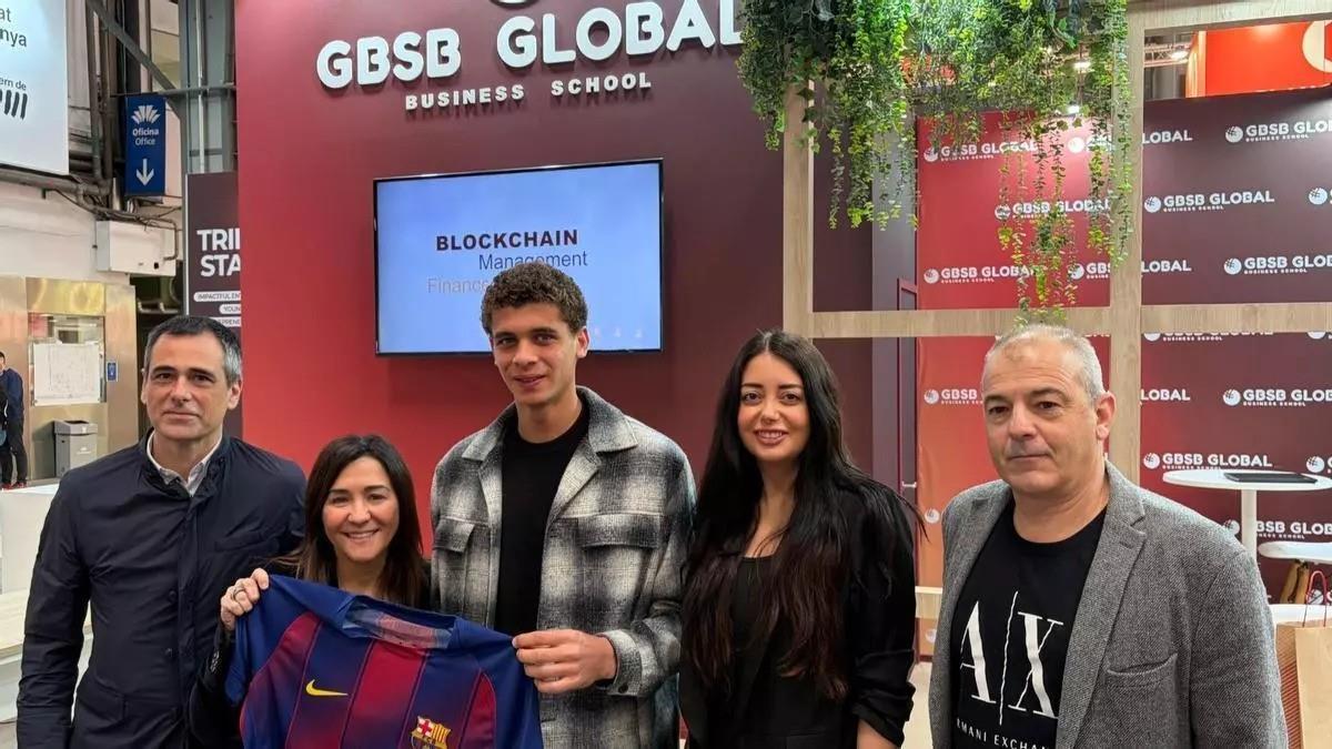 سبورت: قرار جديد من حمزة عبد الكريم يثير إعجاب برشلونة بعد ظهوره مع فريق الشباب