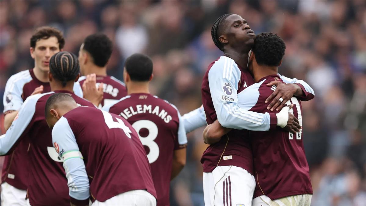 أستون فيلا يتمسك بمقعده الأوروبي بثنائية هامة أمام وست هام في الدوري الإنجليزي