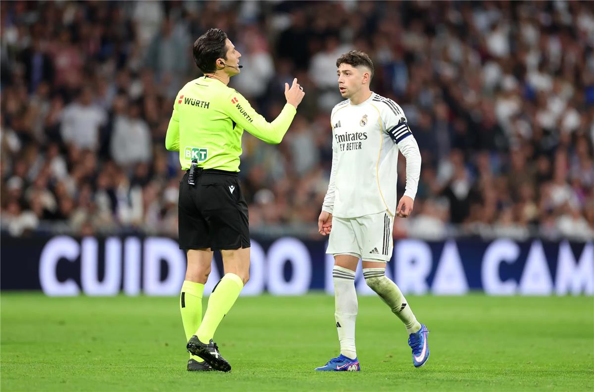 مدة غياب فالفيردي عن ريال مدريد بعد طرده أمام أتلتيكو مدريد