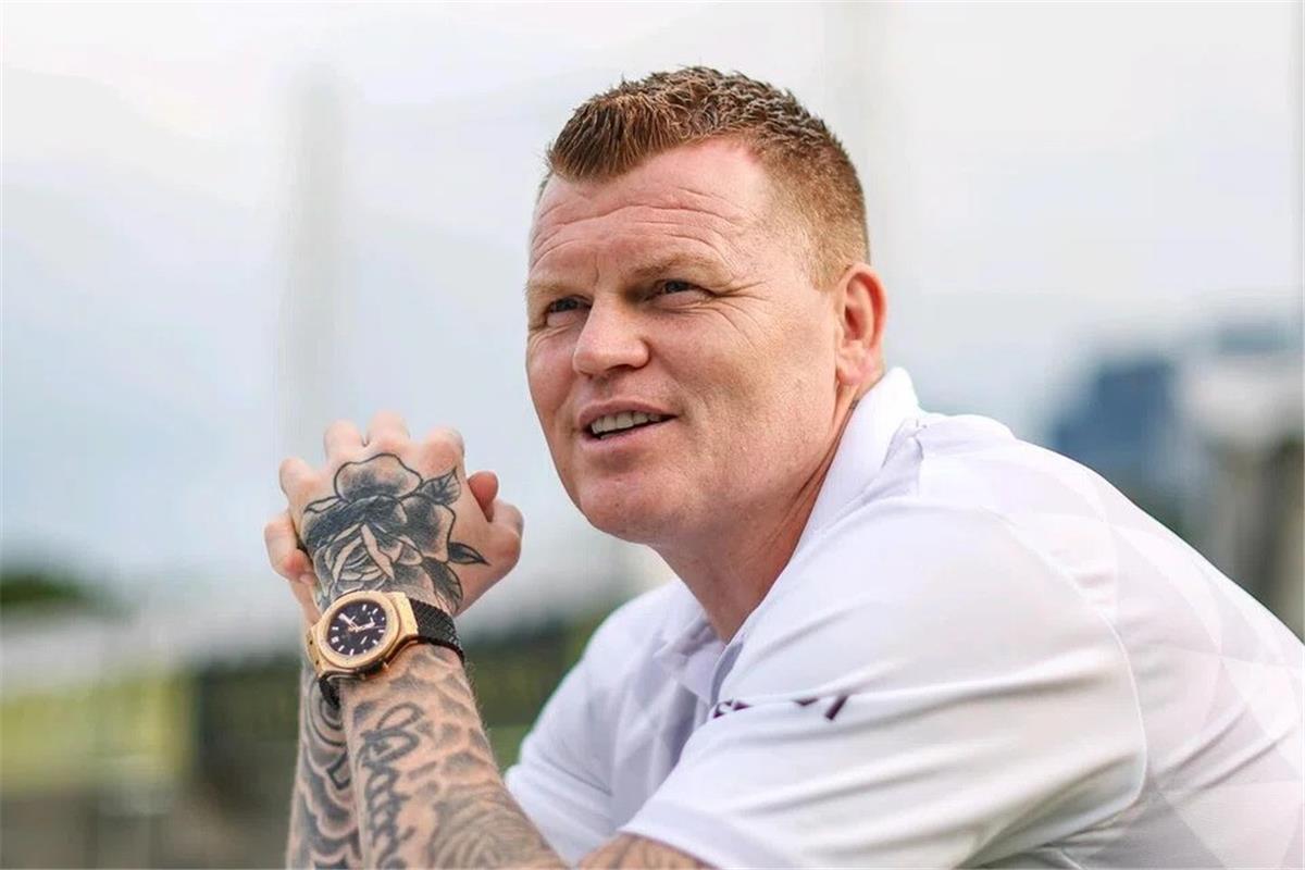 محمد صلاح يثير إعجاب ريزا بعد إعلان رحيله عن ليفربول.. ويدافع عن سلوت