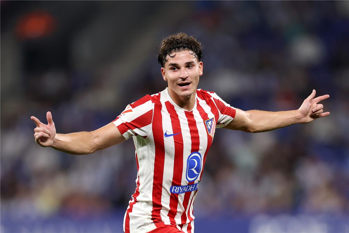 سبورت تكشف أسباب صعوبة انتقال ألفاريز إلى برشلونة