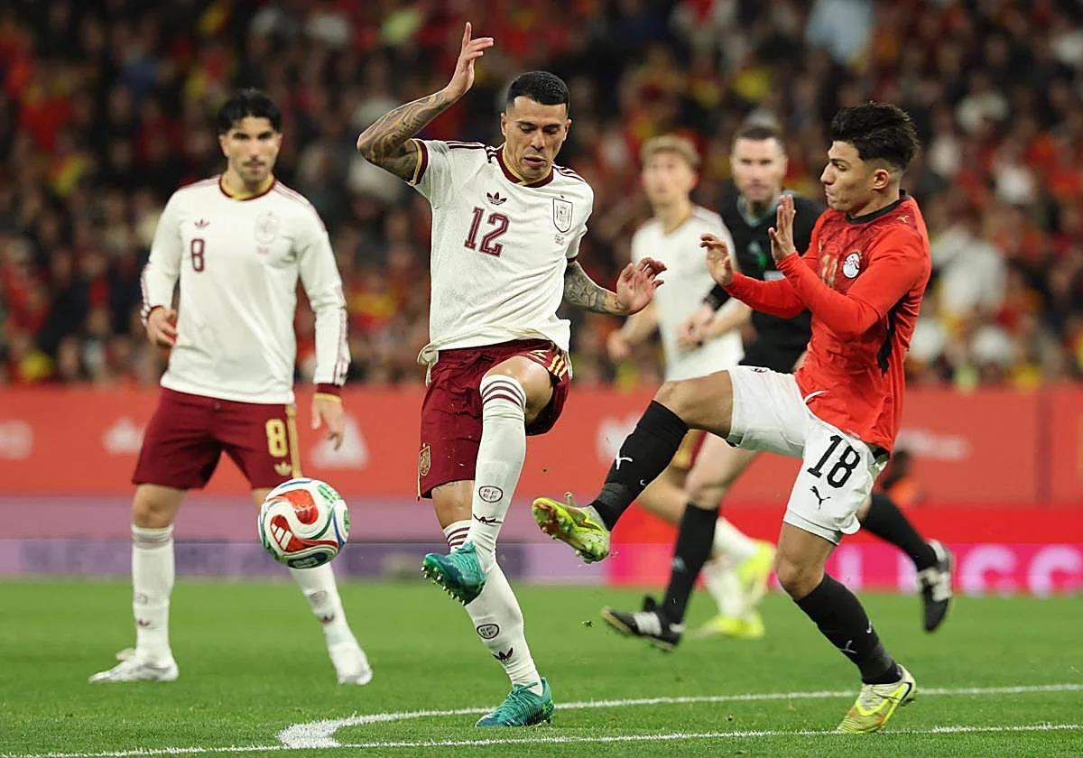 آس تنتقد أداء منتخب إسبانيا في الشوط الأول أمام مصر