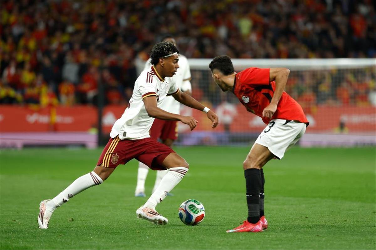 محمد فضل يشيد بأداء منتخب مصر أمام إسبانيا.. ويؤكد: محمد صلاح كان سيغير شكل الفراعنة 