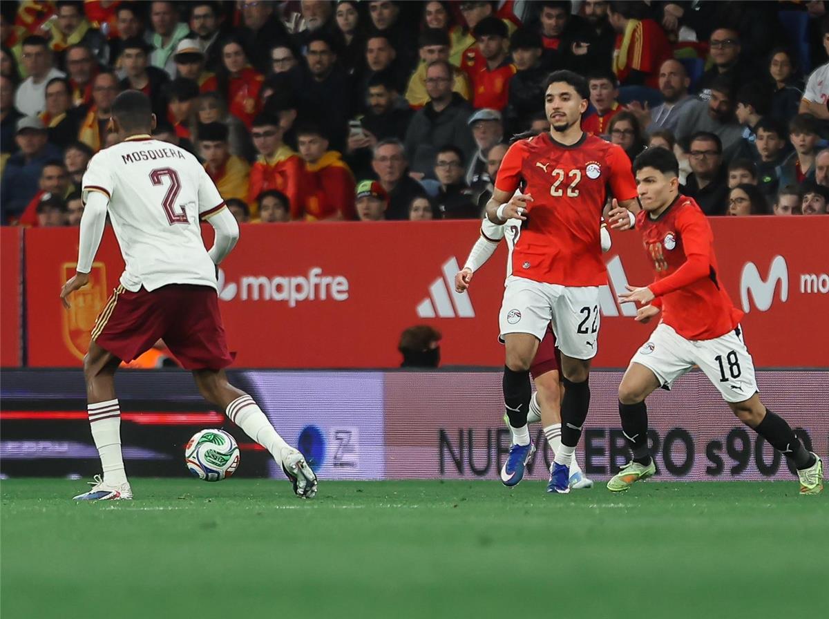 طبيب منتخب مصر يكشف تفاصيل إصابة الثنائي إسلام عيسى ومحمد هاني