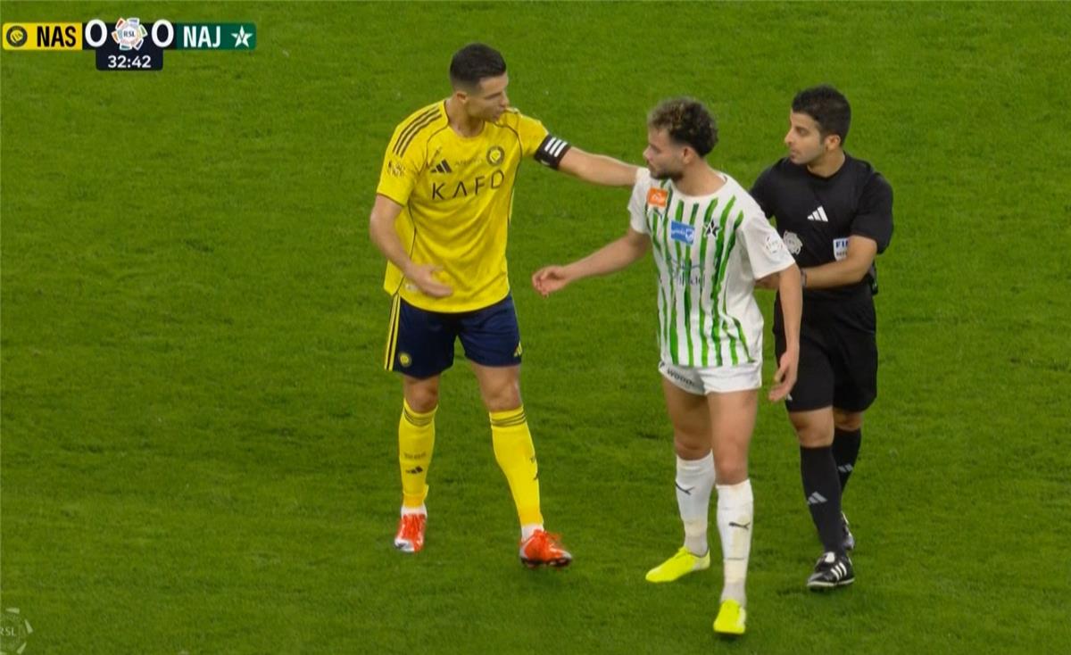 فيديو | إصابة دونجا وخروجه من مباراة النصر والنجمة