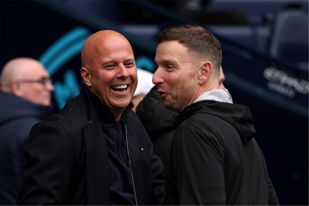 للمرة الثانية.. ليندرز يفجر غضب جماهير ليفربول بعد الهزيمة أمام مانشستر سيتي