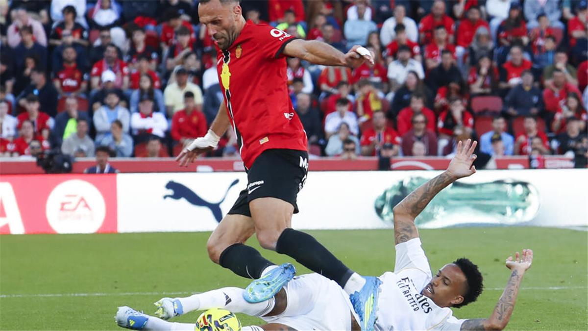 لاعب ريال مايوركا يفسر سبب بكائه بعد هدفه أمام ريال مدريد