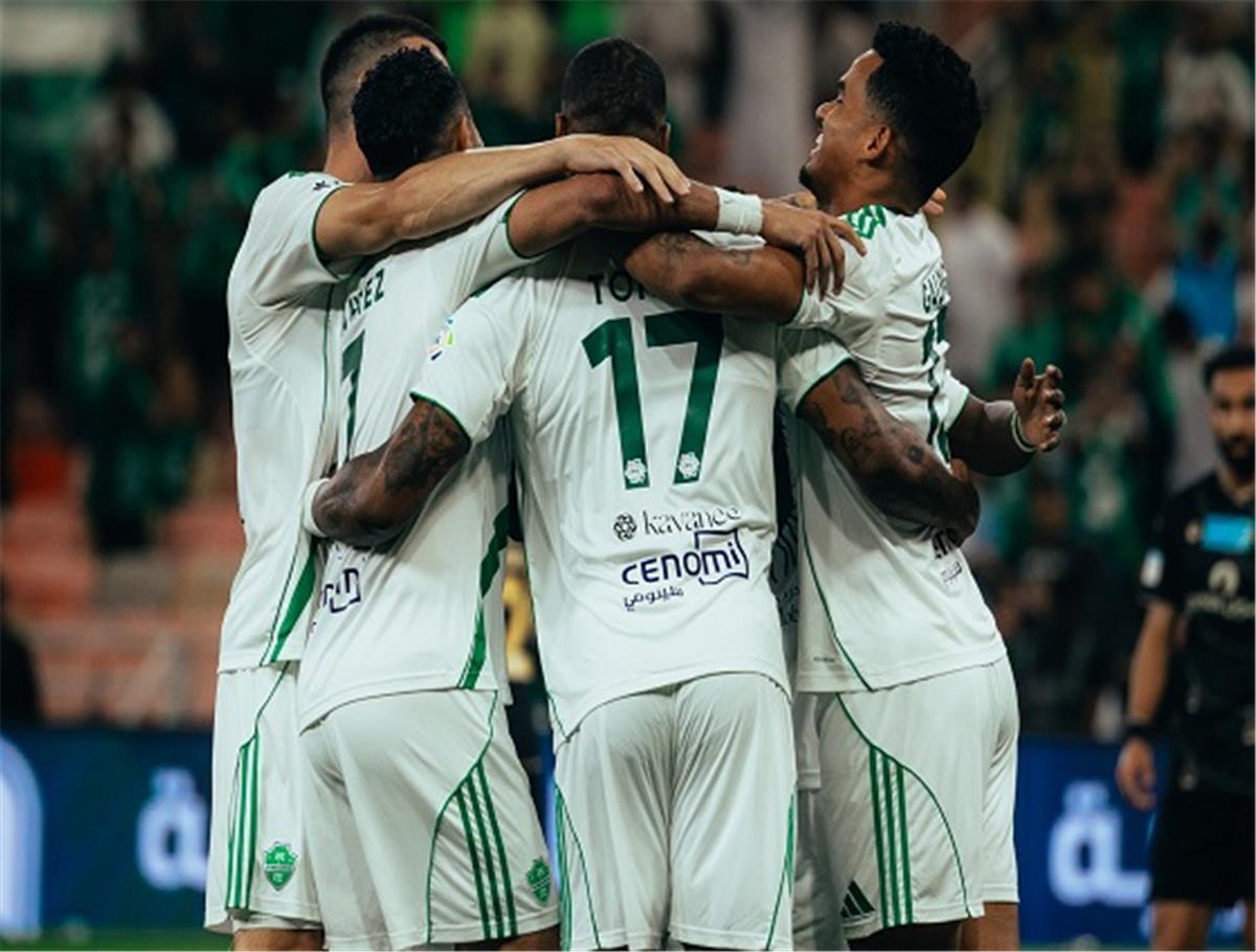 فيديو | الأهلي يهزم ضمك بثلاثية ويخطف وصافة الدوري السعودي