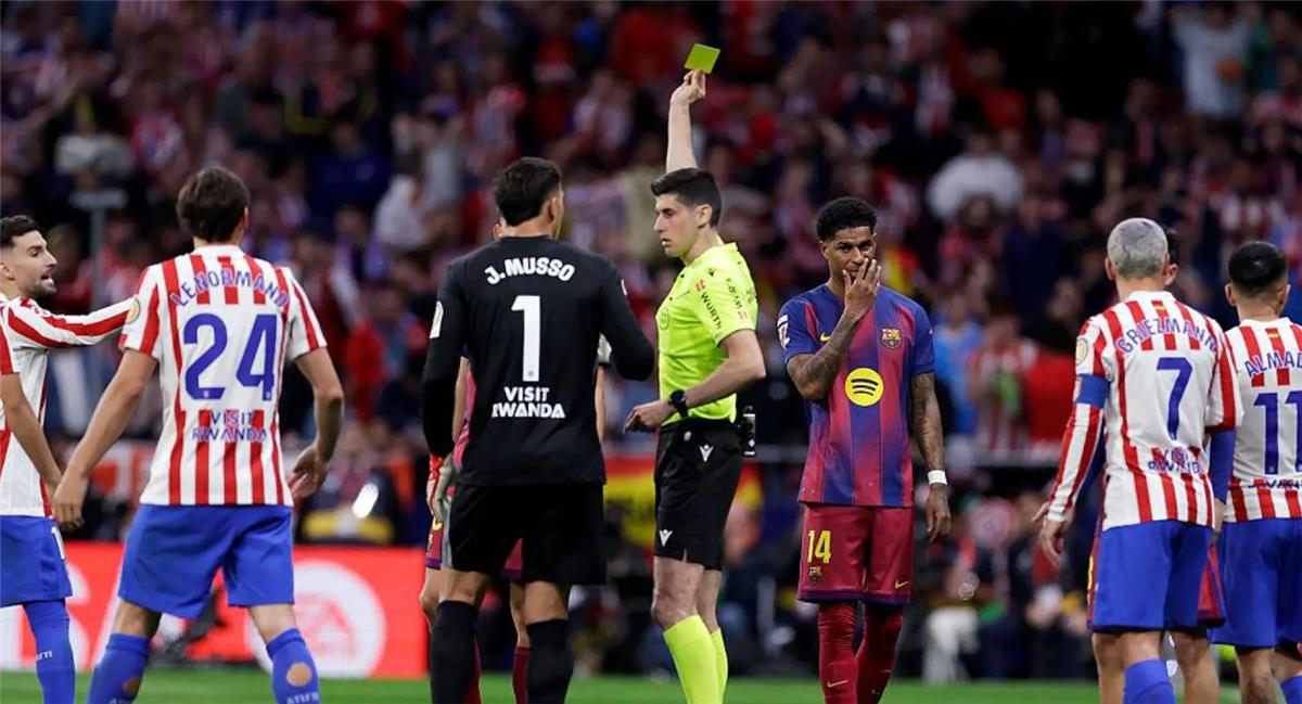 أتلتيكو مدريد يدين تصرف التحكيم أمام برشلونة: الفار ضلل الحكم