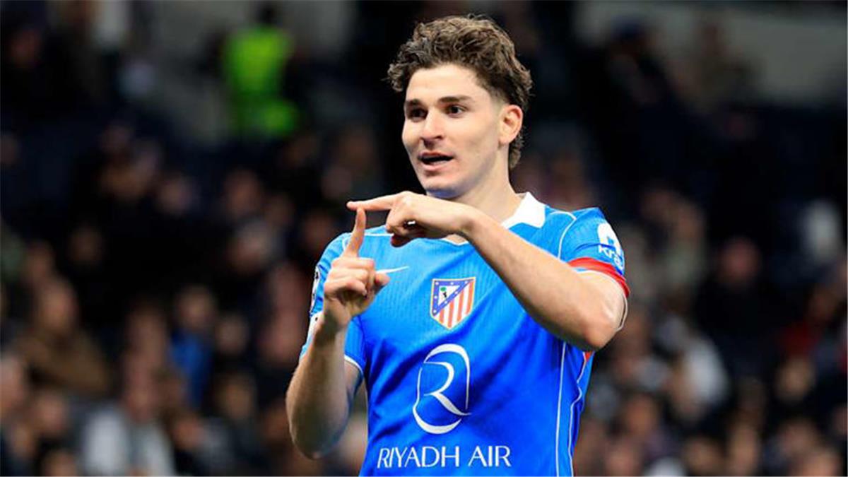 رئيس أتلتيكو مدريد يوجه رسالة لـ برشلونة بشأن مستقبل ألفاريز