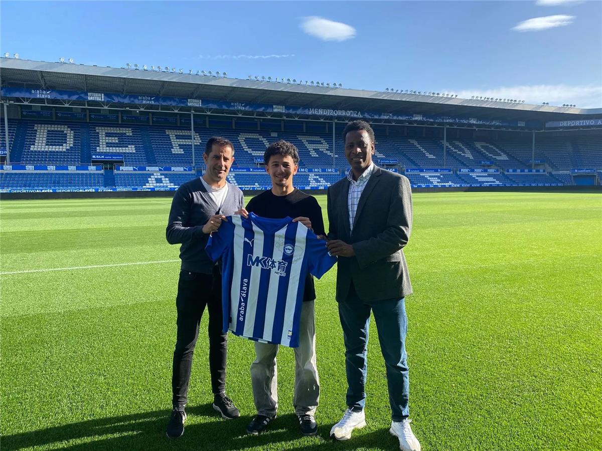 رسميا.. ديبورتيفو ألافيس يعلن تعاقده مع جوهرة مصرية جديدة