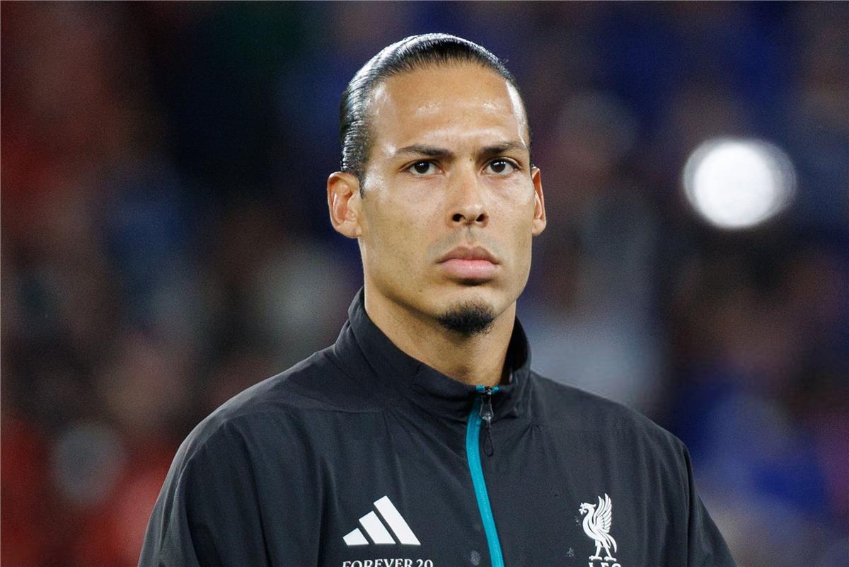 فان دايك يستشهد بـريمونتادا برشلونة لتحفيز ليفربول أمام باريس سان جيرمان