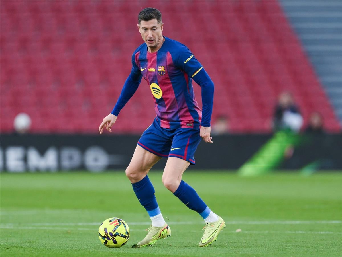 اجتماع سري بين ممثلي ليفاندوفسكي ووجهة محتملة لحسم مصيره