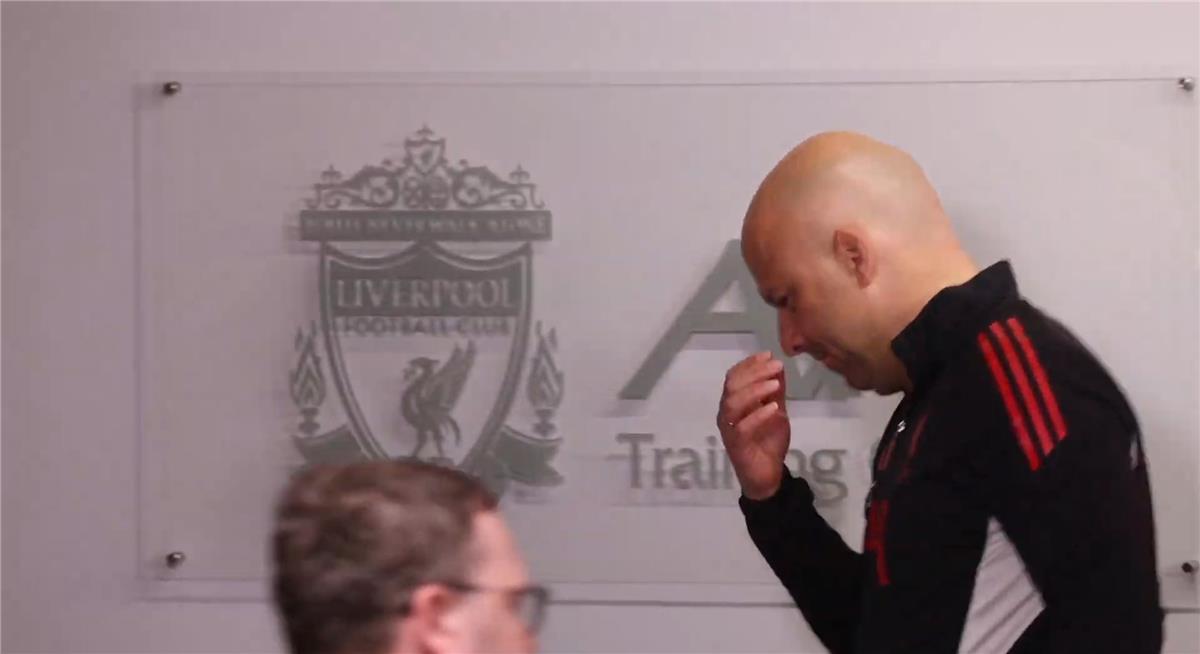 سلوت يحسم موقف أليسون وإيزاك من مباراة فولهام.. ويؤكد: سنكون أكثر تنافسية أمام باريس سان جيرمان