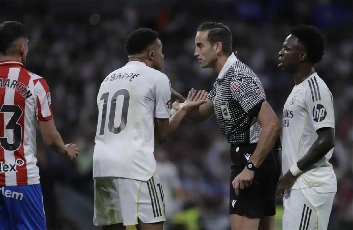 خبير تحكيمي يوضح مدى أحقية مبابي في ركلة جزاء أمام جيرونا