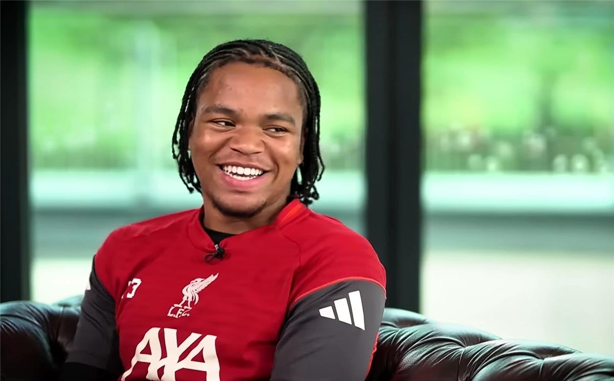 نجوموها يكشف عن النصيحة التي تلقاها من محمد صلاح.. ويعترف: رحيله خسارة كبيرة