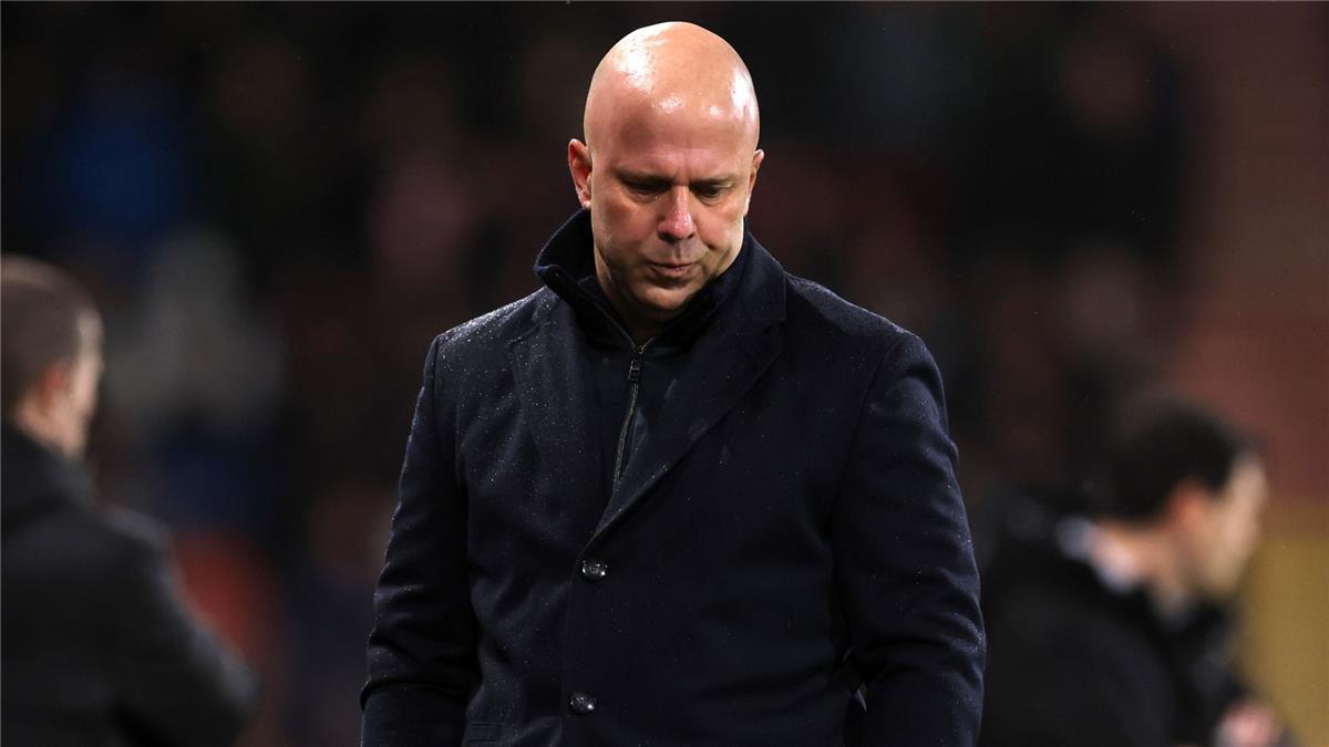 مدرب من الدوري الإنجليزي ولاعب ليفربول السابق يتصدران سباق المرشحين لخلافة سلوت