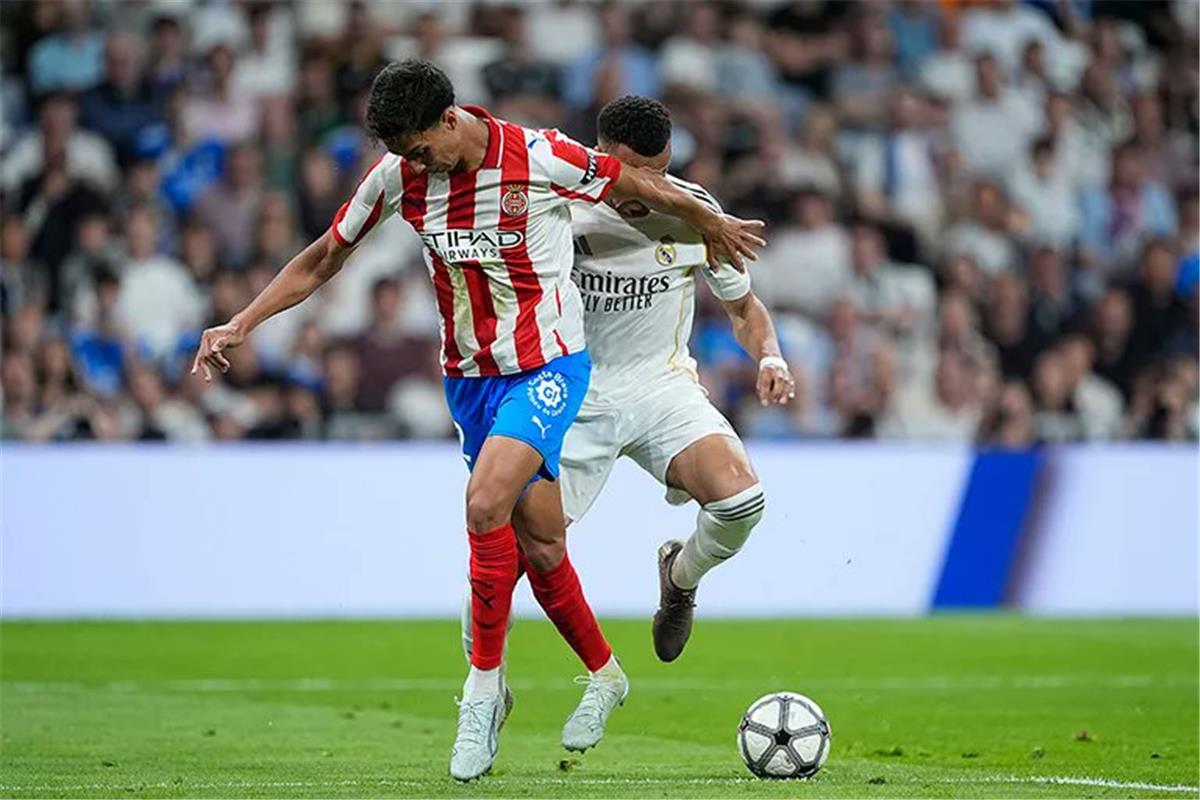 مدرب جيرونا: واقعة مبابي؟ لم أرَ اللعبة بوضوح.. والمباراة كانت نظيفة 