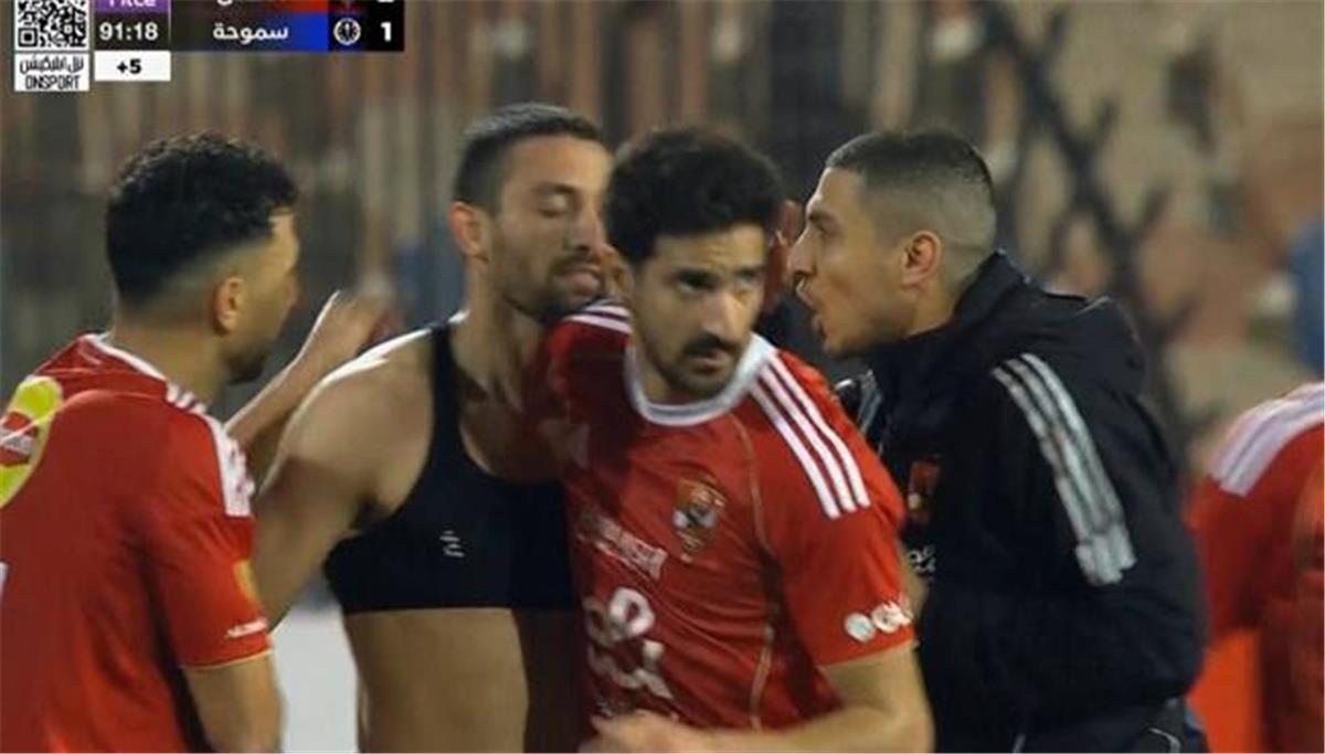 فيديو | في الوقت القاتل.. طاهر محمد طاهر يسجل هدف الأهلي الثاني أمام سموحة