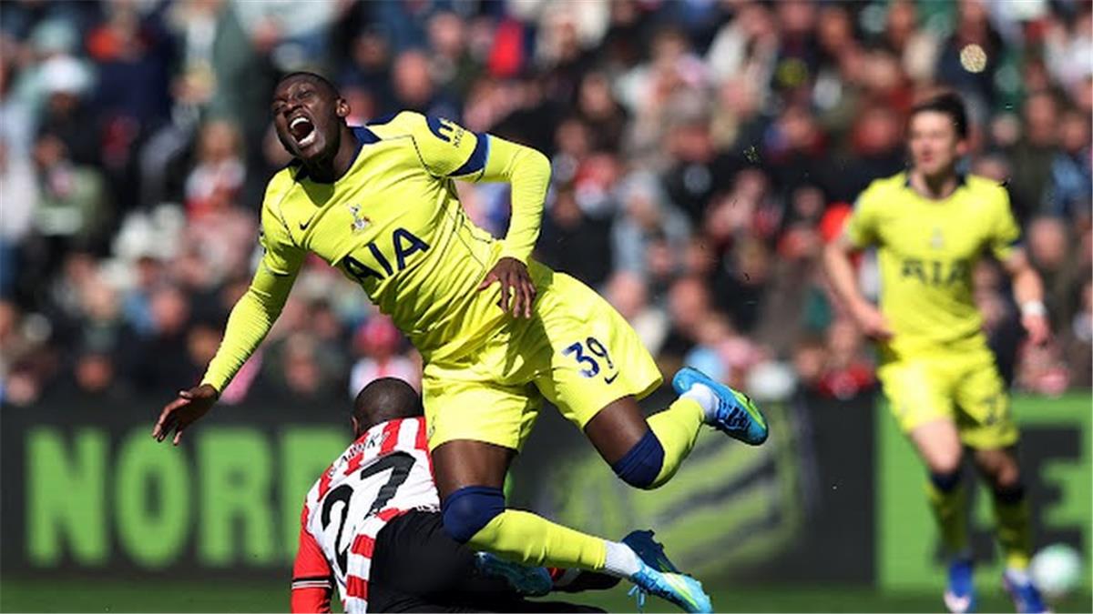 فيديو | شبح الهبوط يقترب.. سندرلاند يفوز على توتنهام بهدف في الدوري الإنجليزي