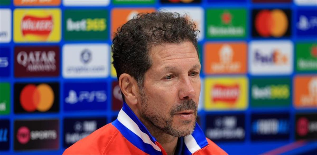 سيميوني يوضح موقف أوبلاك من مباراة برشلونة.. ويؤكد: لا أفكر في التحكيم