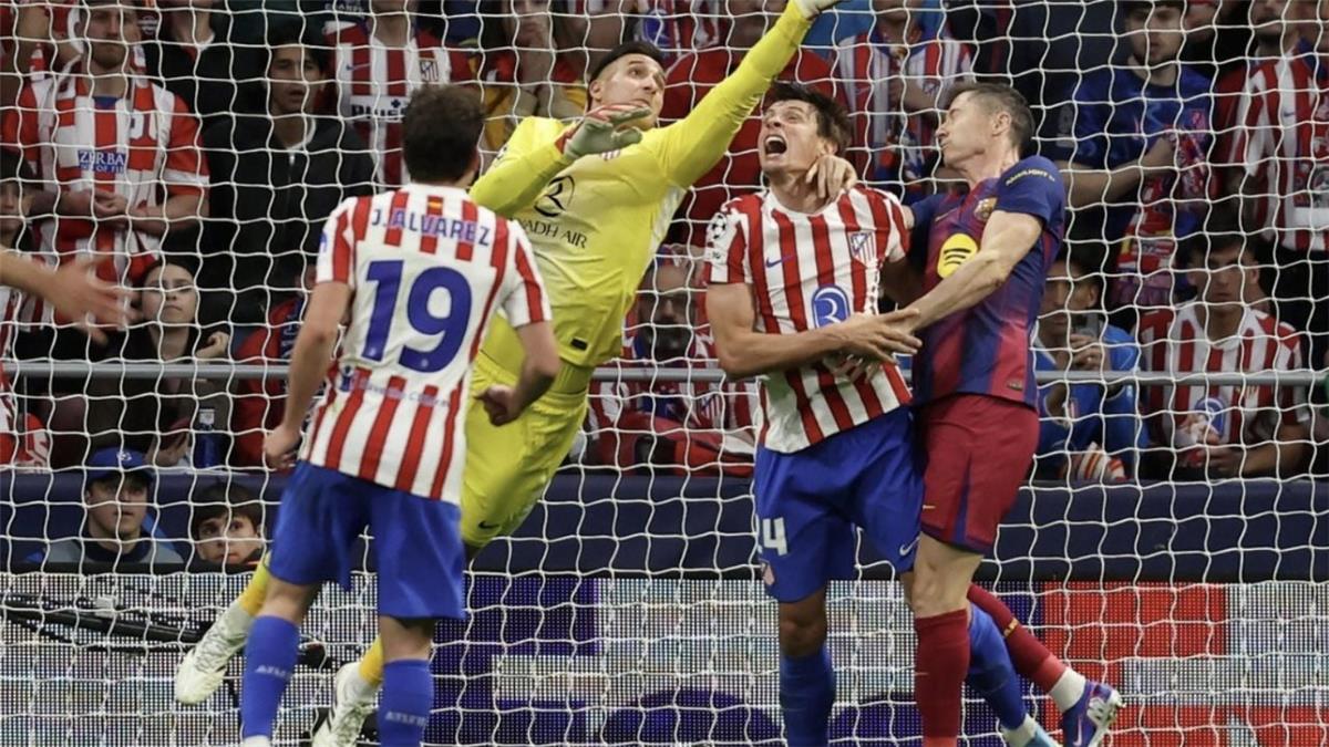 خوان موسو يرد على تصريحات رافينها بشأن التحكيم: ماذا يقصد بالسرقة؟