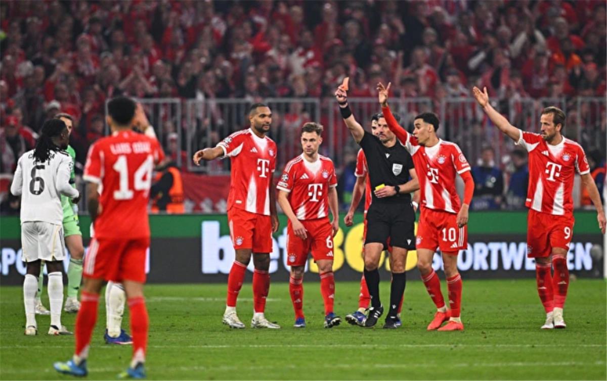 خبيران يوضحان مدى صحة طرد كامافينجا أمام بايرن ميونخ 