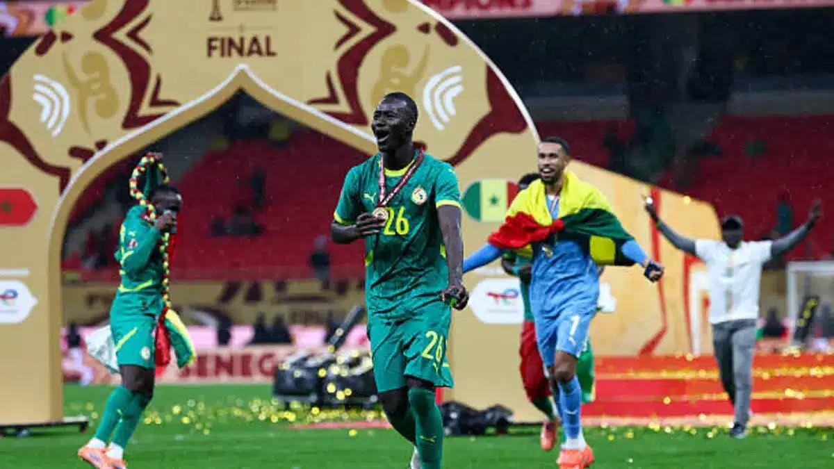 بابي جاي: حققنا كأس أمم إفريقيا بمجهودنا.. ولن أتخلى عن ميداليتي