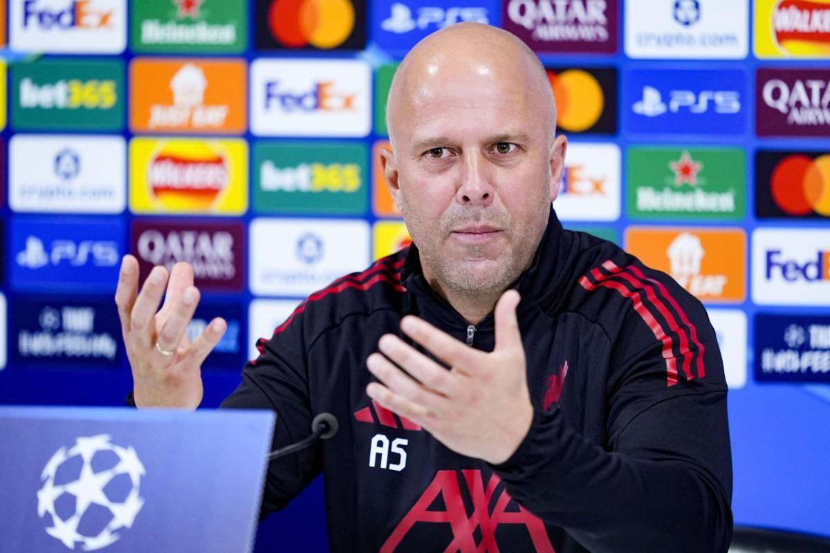 أبرزها محمد صلاح.. ريتشادرز يوضح أسباب معاناة سلوت مع ليفربول هذا الموسم