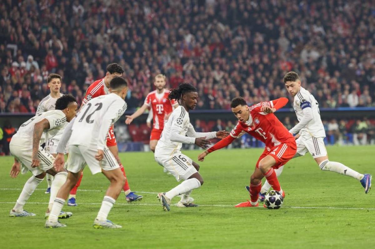 ماركا تبرز رد فعل كامافينجا بعد طرده أمام بايرن ميونخ