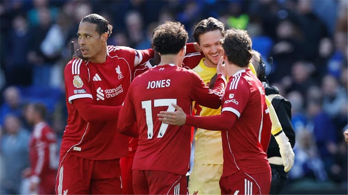 رجل مباراة ليفربول وإيفرتون في الدوري الإنجليزي