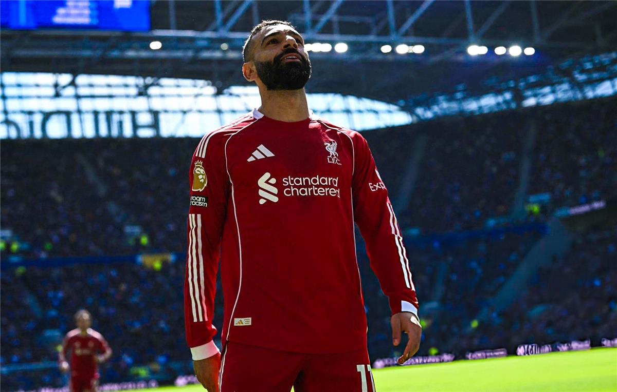 جماهير ليفربول تكافئ محمد صلاح بعد هدفه أمام إيفرتون