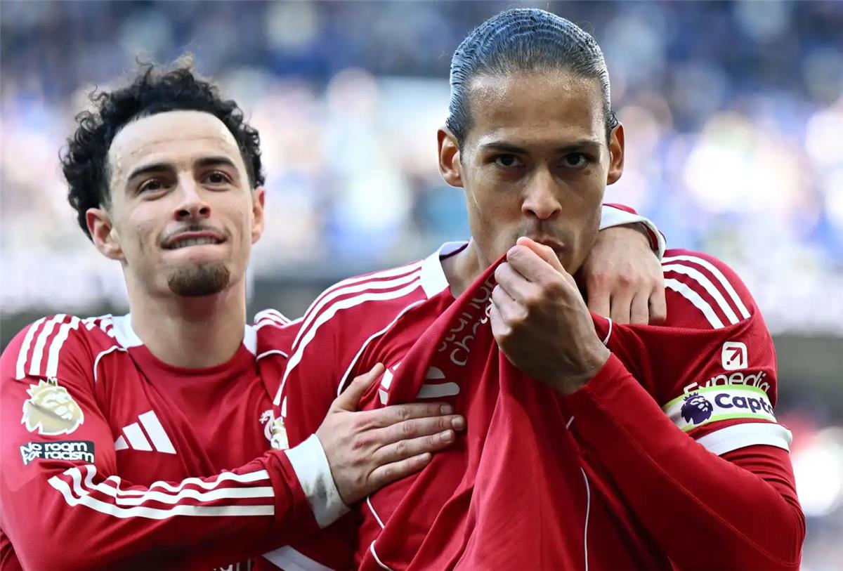 لسبب غريب.. كورتيس جونز: لم أشاهد هدف فان دايك أمام إيفرتون