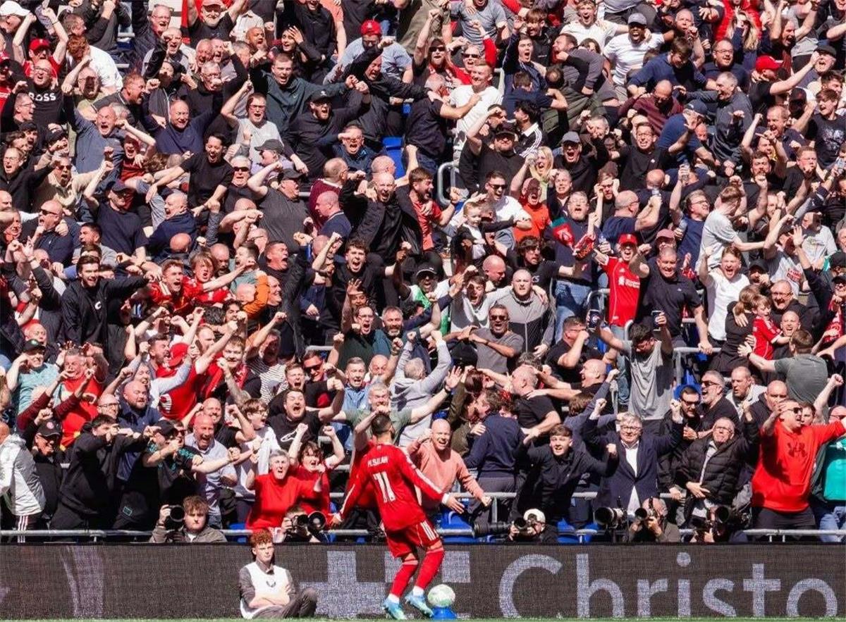 إكسبريس عن محمد صلاح: أثبت جدارته ولعب الديربي الأخير في قمة حماسه