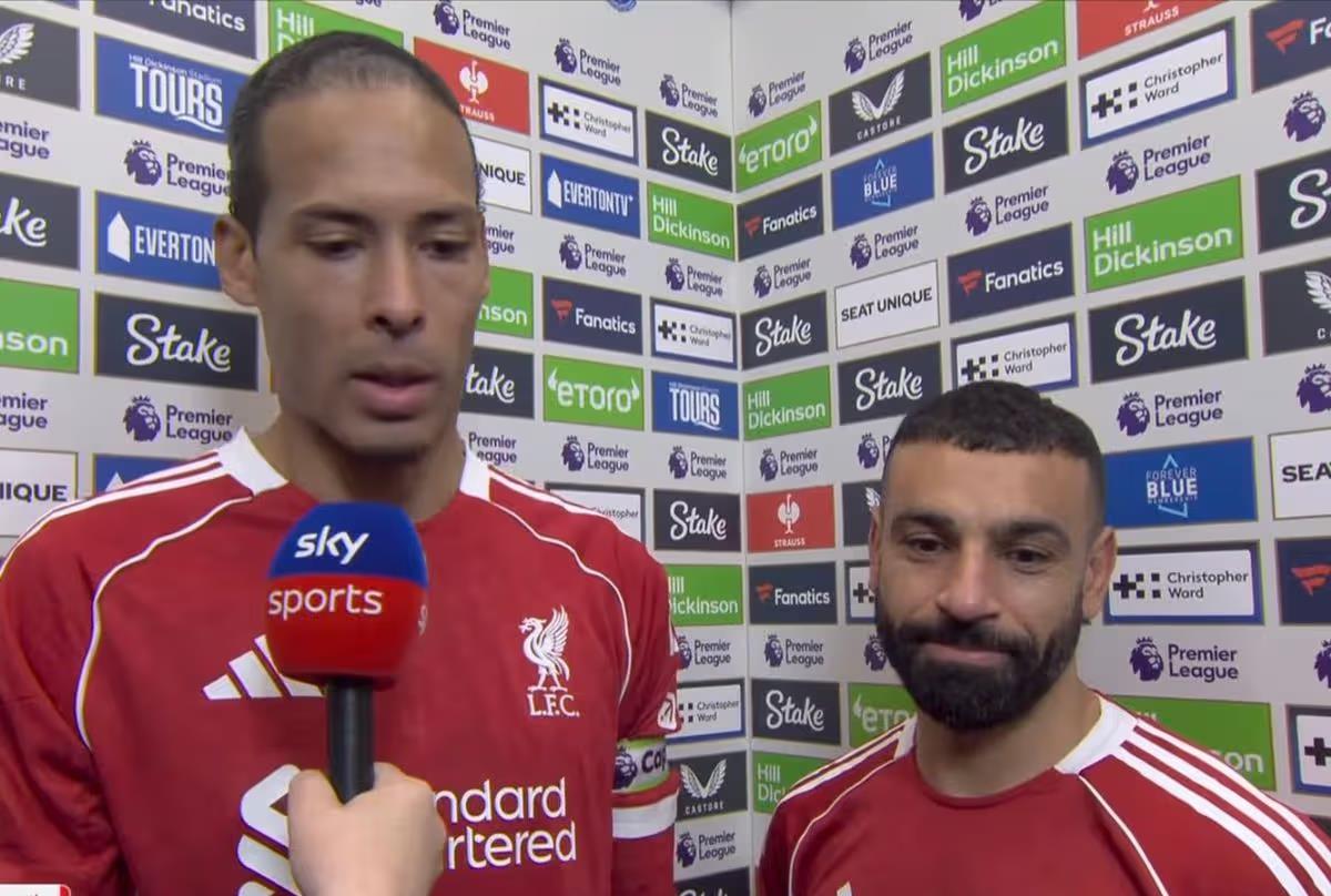 فيديو | محمد صلاح مندهشًا من فان دايك: هل أخبرك سلوت بشيء ما عني؟!