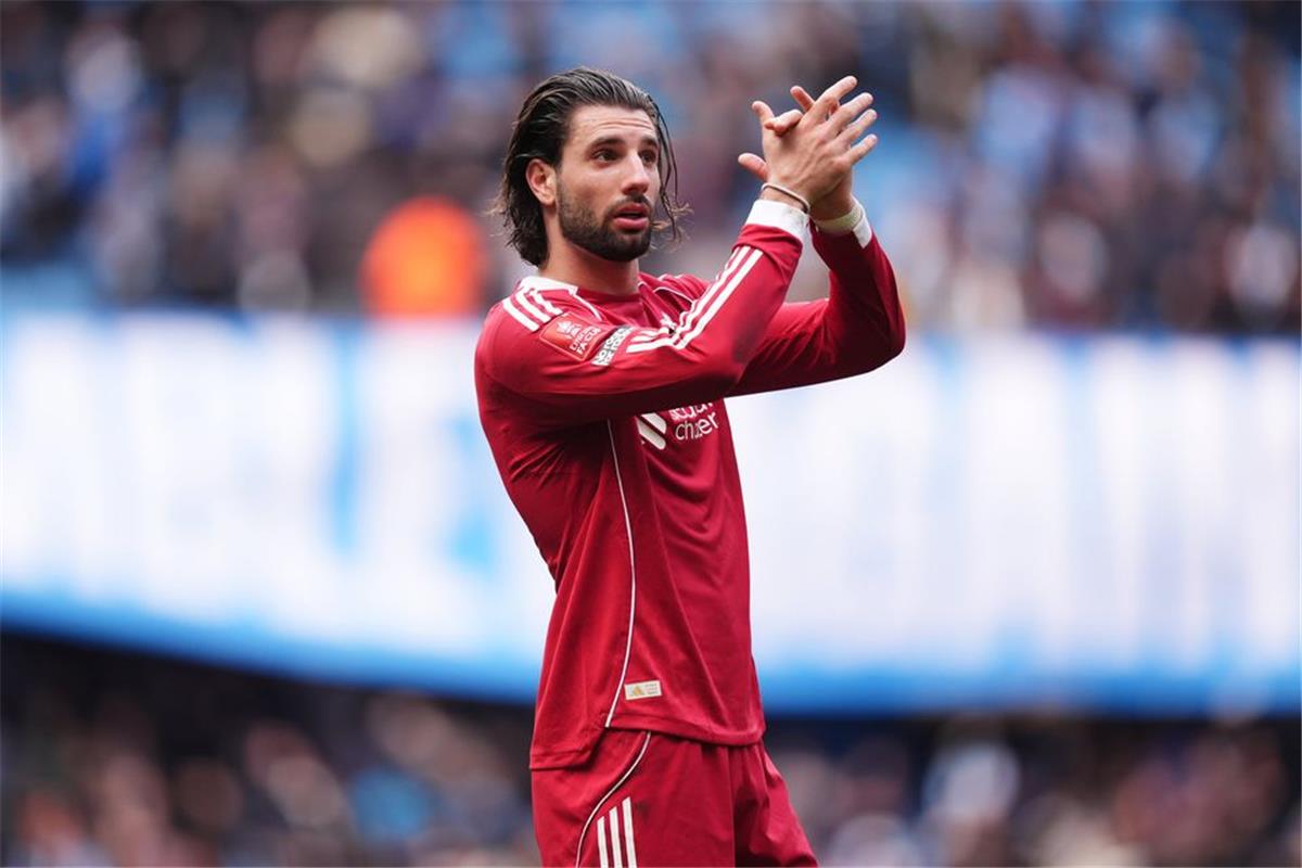 سوبوسلاي يكشف موقف تجديد عقده مع ليفربول