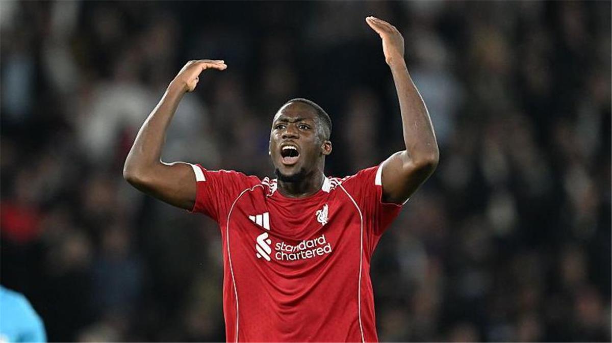 كوناتي يكسر صمته بشأن مستقبله مع ليفربول