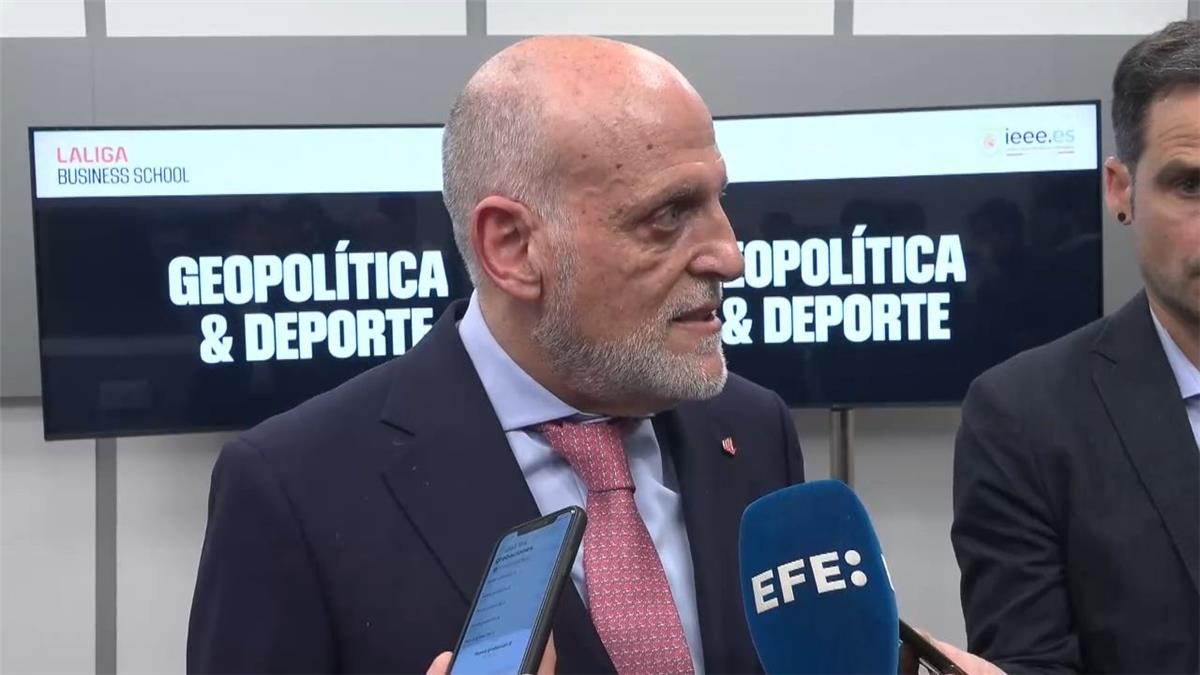 بـنصيحة إلى ريال مدريد.. تيباس يرد على تصريحات أربيلوا بشأن التحكيم