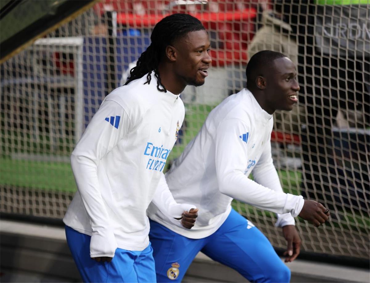 ماركا توضح حقيقة رحيل كامافينجا عن ريال مدريد