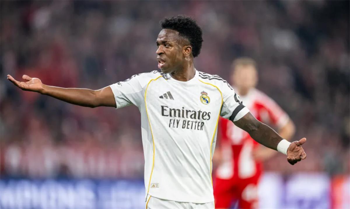 أثار أزمة مع فينيسيوس.. حكم مباراة ريال مدريد وألافيس في الدوري الإسباني