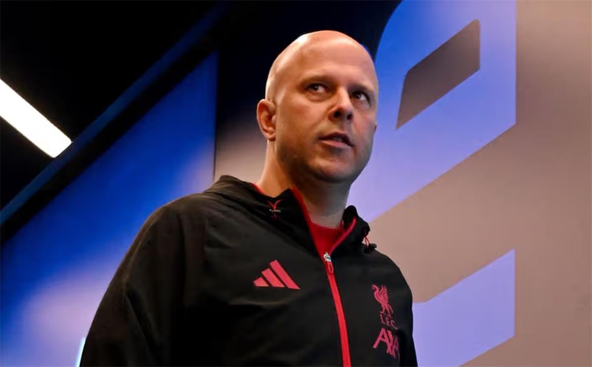 أزمة كبرى تواجه سلوت قبل مباراة ليفربول وكريستال بالاس
