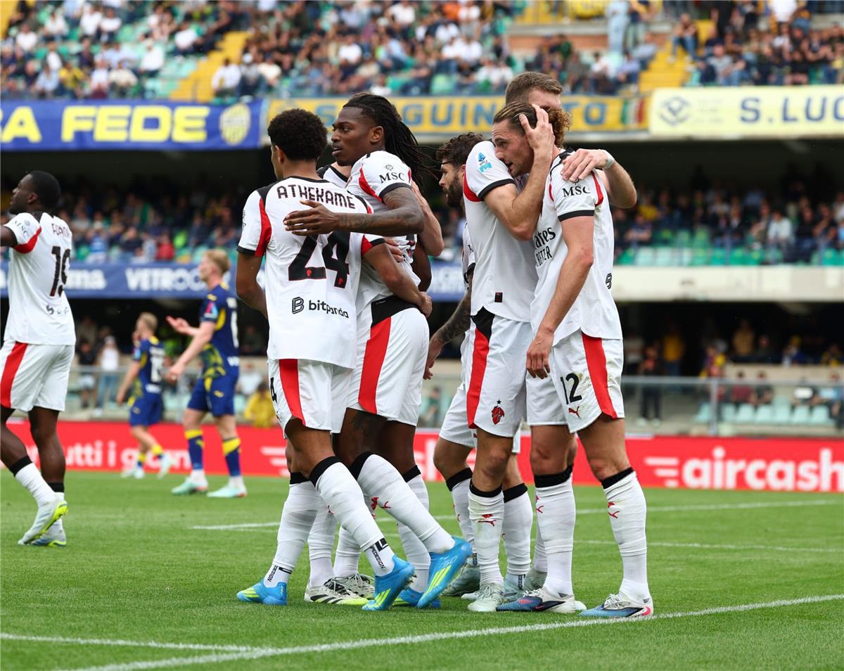 ميلان يحدد موقفه من بيع لاعبه إلى ليفربول قبل كأس العالم