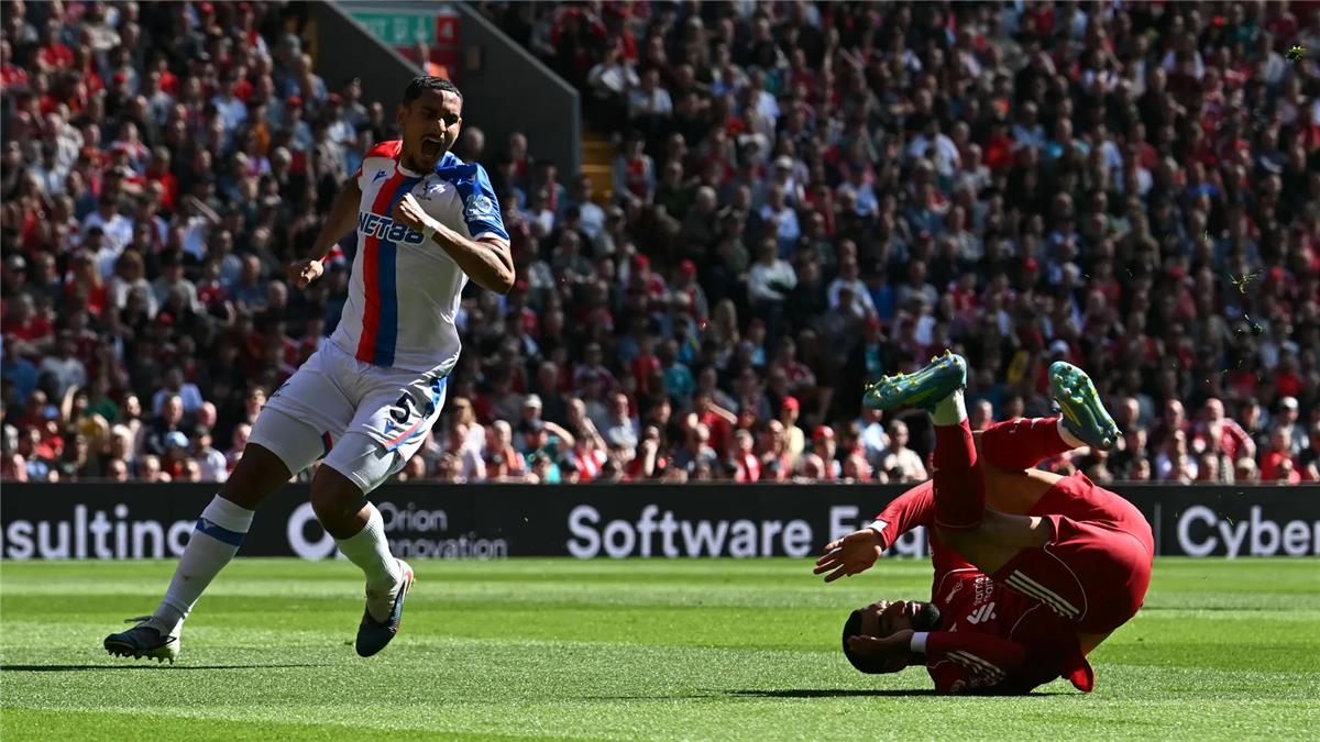 فيديو | الفار يلغي ركلة جزاء لـ محمد صلاح في مباراة ليفربول وكريستال بالاس